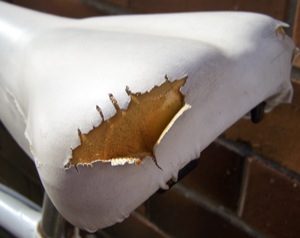 A picture of my well-aged bike's well-aged seat...